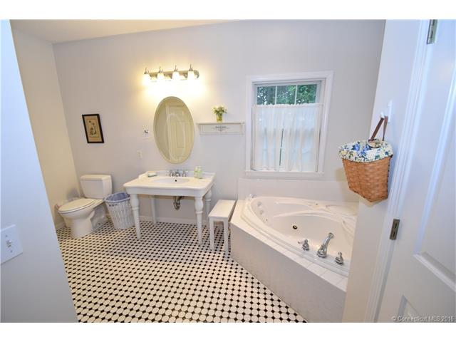 For Sale: 4 Justin Dr Ellington, CT 06029