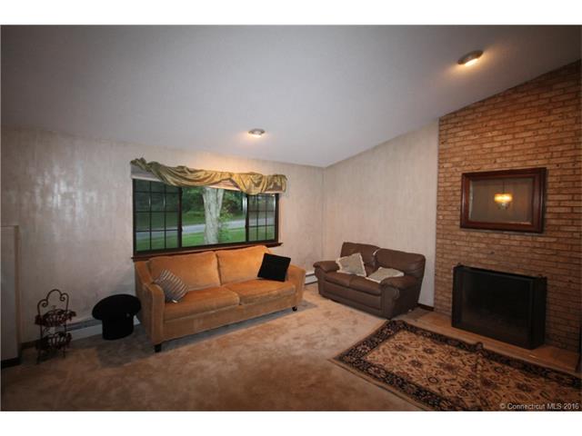 For Sale: 17 Jamestown Ct Glastonbury, CT 06033