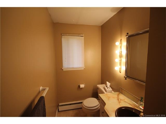 For Sale: 17 Jamestown Ct Glastonbury, CT 06033