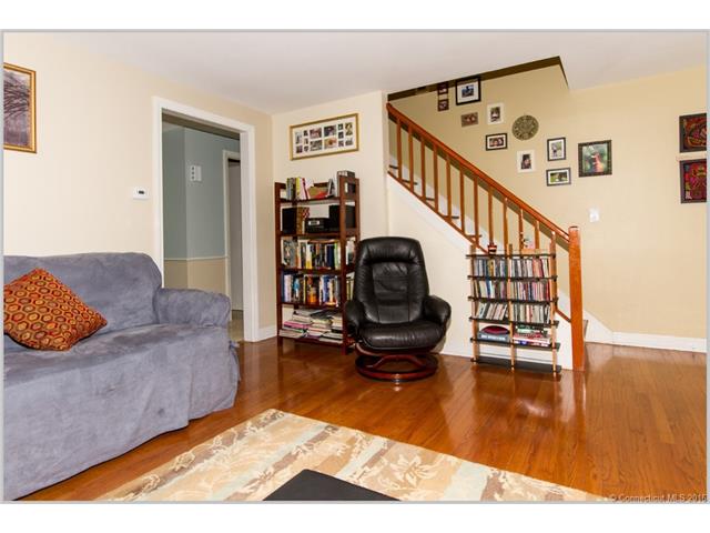 For Sale: 6 Boxwood Ln #6 Glastonbury, CT 06033