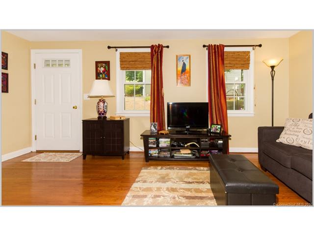 For Sale: 6 Boxwood Ln #6 Glastonbury, CT 06033