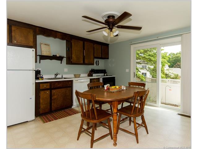For Sale: 6 Boxwood Ln #6 Glastonbury, CT 06033