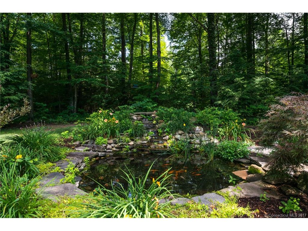 6 Eastview Dr