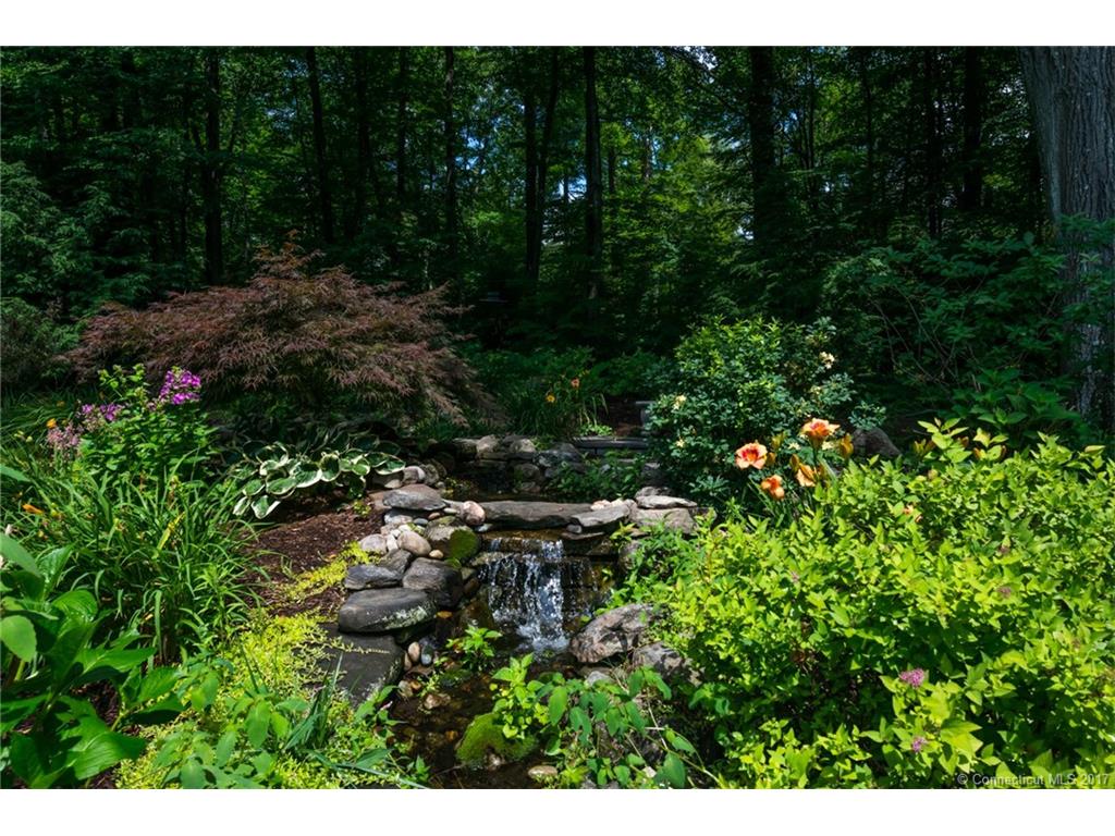 6 Eastview Dr