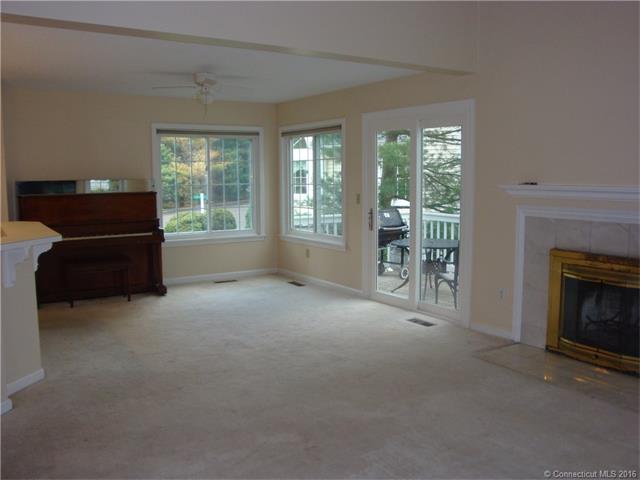 8 Stratton Forest Way #APT 8, Simsbury CT 06070
