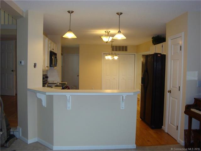 8 Stratton Forest Way #APT 8, Simsbury CT 06070