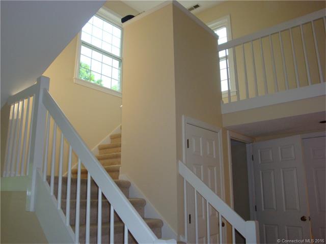 8 Stratton Forest Way #APT 8, Simsbury CT 06070
