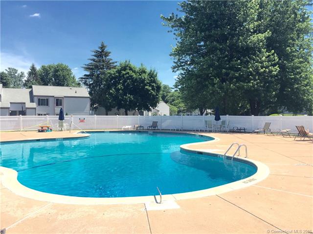 For Sale: 42 Candlewood Dr #APT 42 South Windsor, CT 06074
