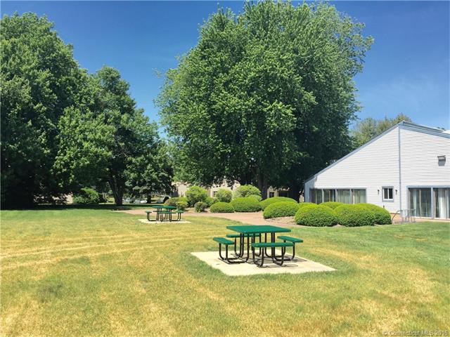 For Sale: 42 Candlewood Dr #APT 42 South Windsor, CT 06074
