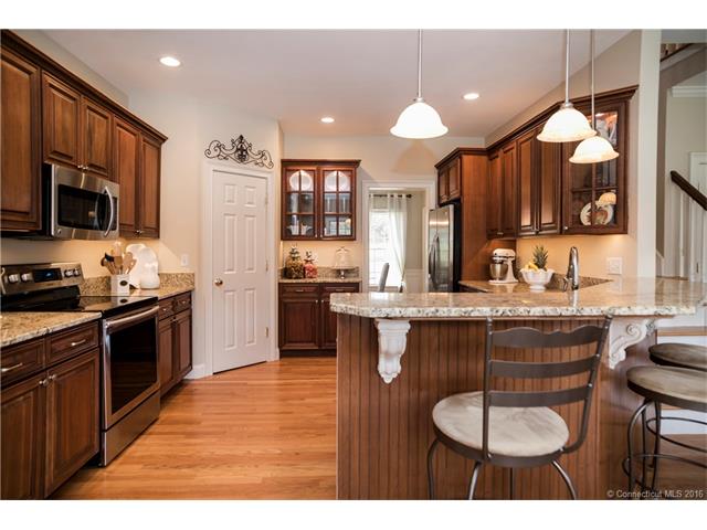 190 Shadow Pond Ln