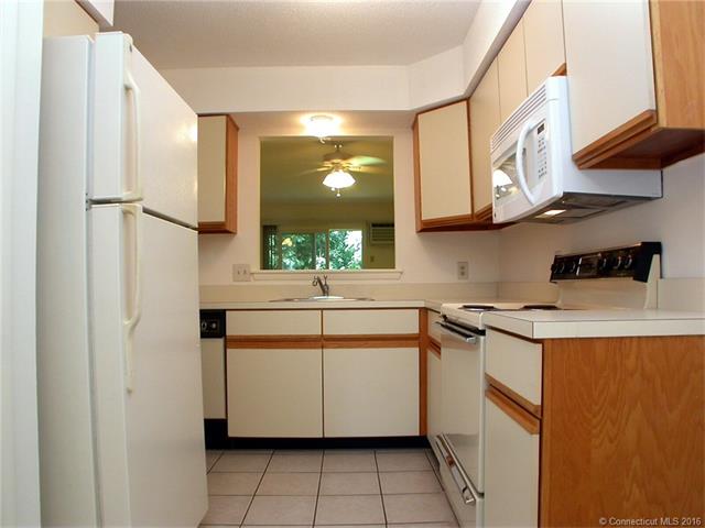 For Sale: 32 Knoll Ln #APT 32 Weatogue, CT 06089