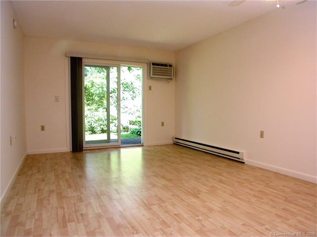 For Sale: 32 Knoll Ln #APT 32 Weatogue, CT 06089