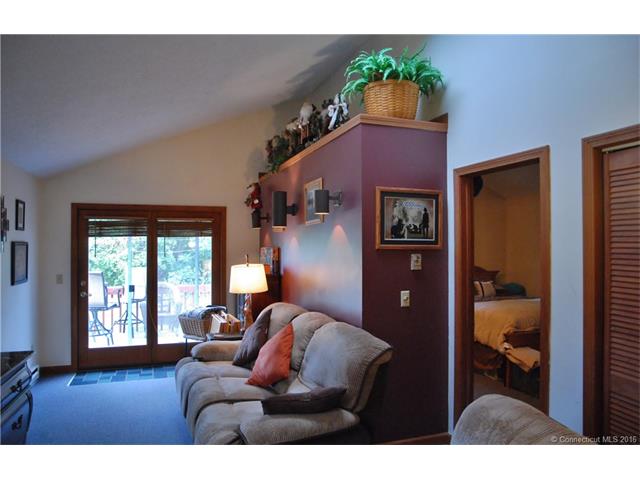 88 E Lake St
