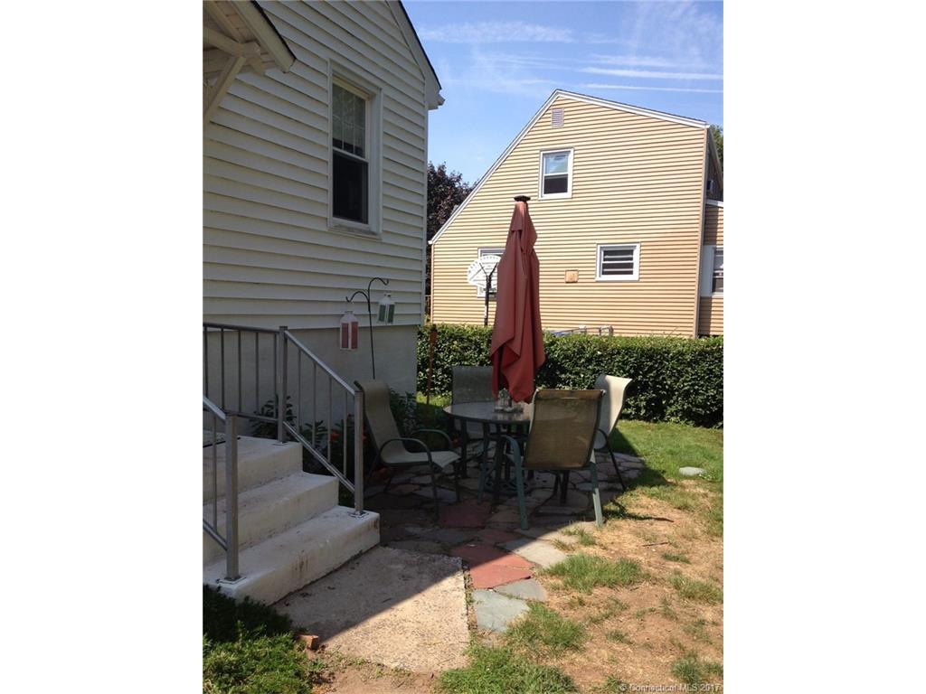 84 Hawley St