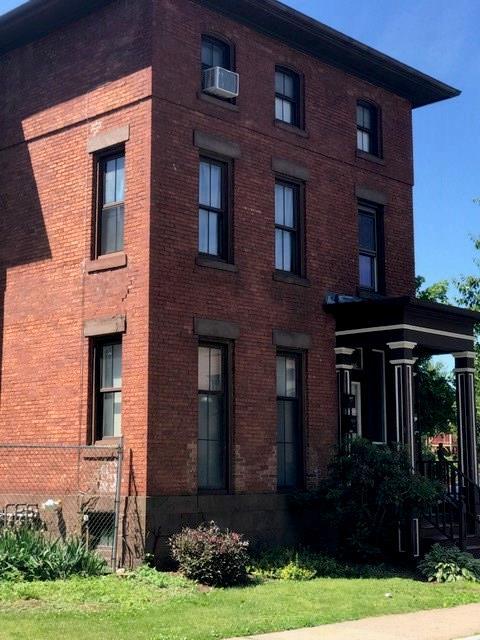 63 Lafayette Ave