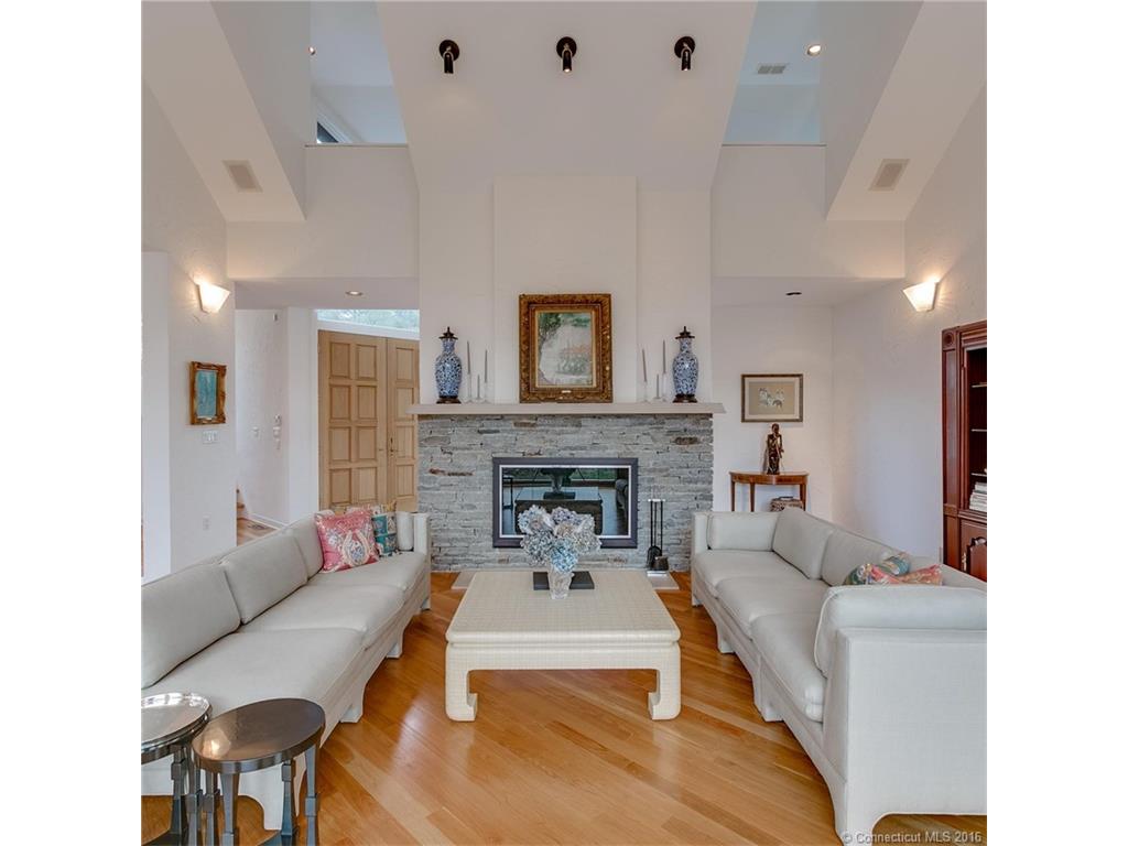 91 Balfour Dr