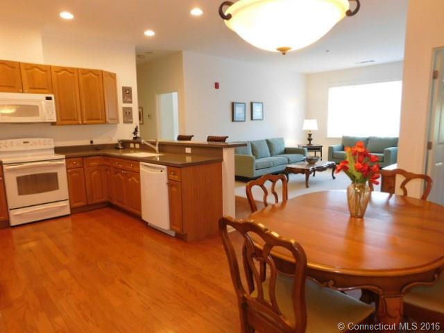For Sale: 1 King Philip Dr #207 West Hartford, CT 06117