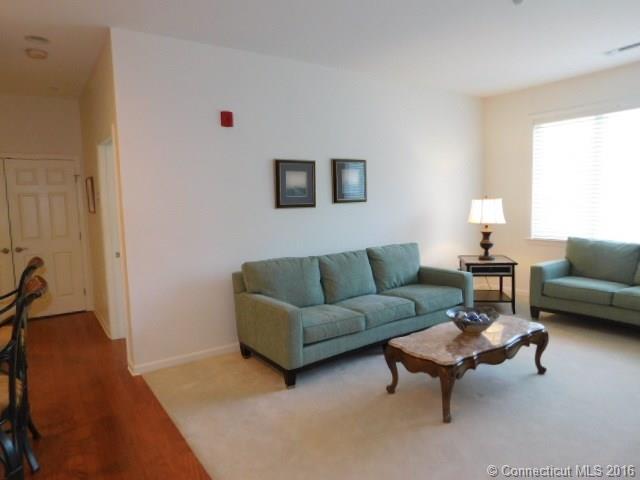 For Sale: 1 King Philip Dr #207 West Hartford, CT 06117