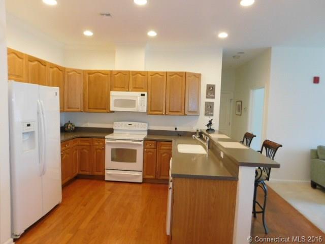 For Sale: 1 King Philip Dr #207 West Hartford, CT 06117