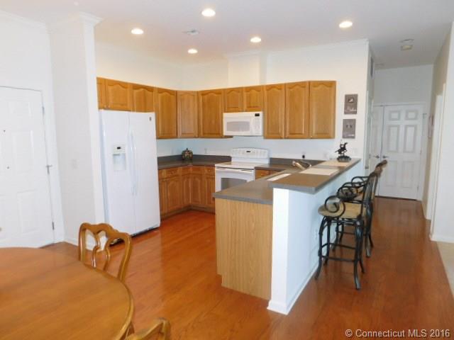 For Sale: 1 King Philip Dr #207 West Hartford, CT 06117