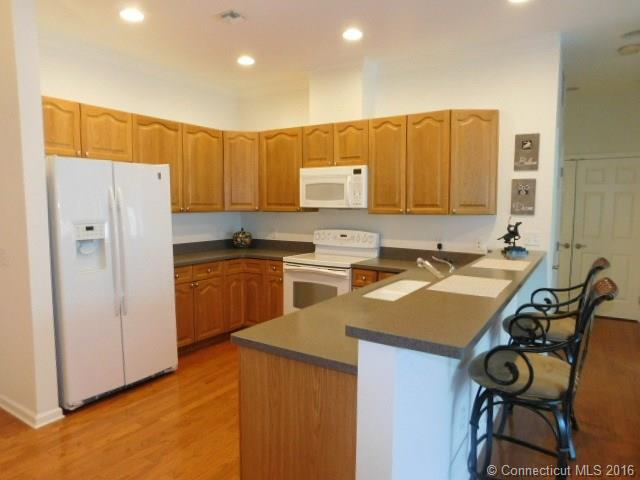 For Sale: 1 King Philip Dr #207 West Hartford, CT 06117