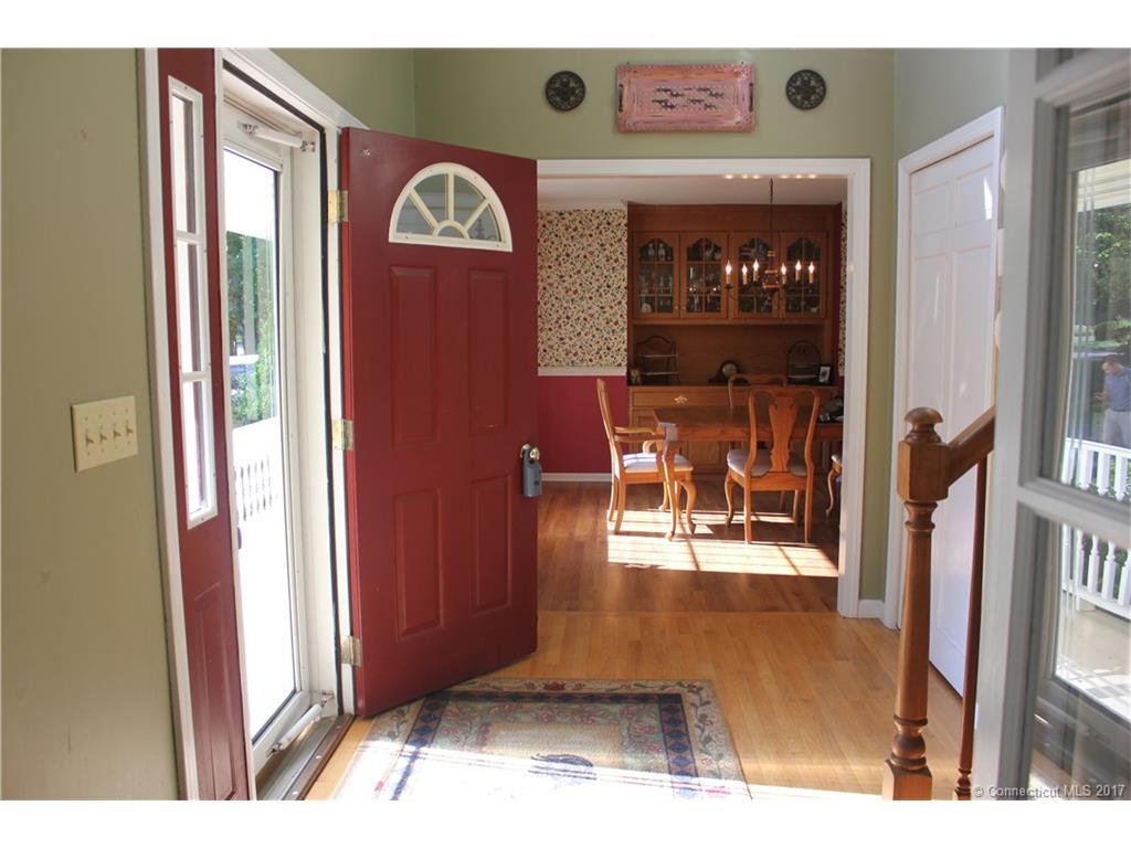 16 Winthrop Dr