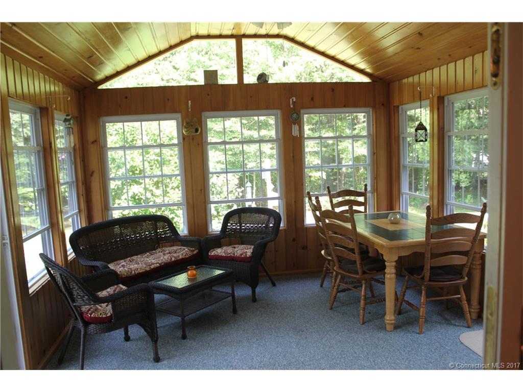 16 Winthrop Dr