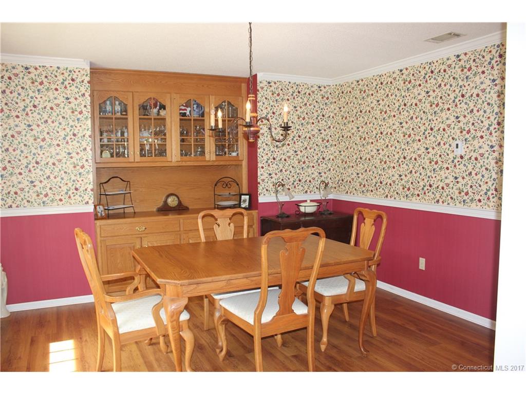 16 Winthrop Dr