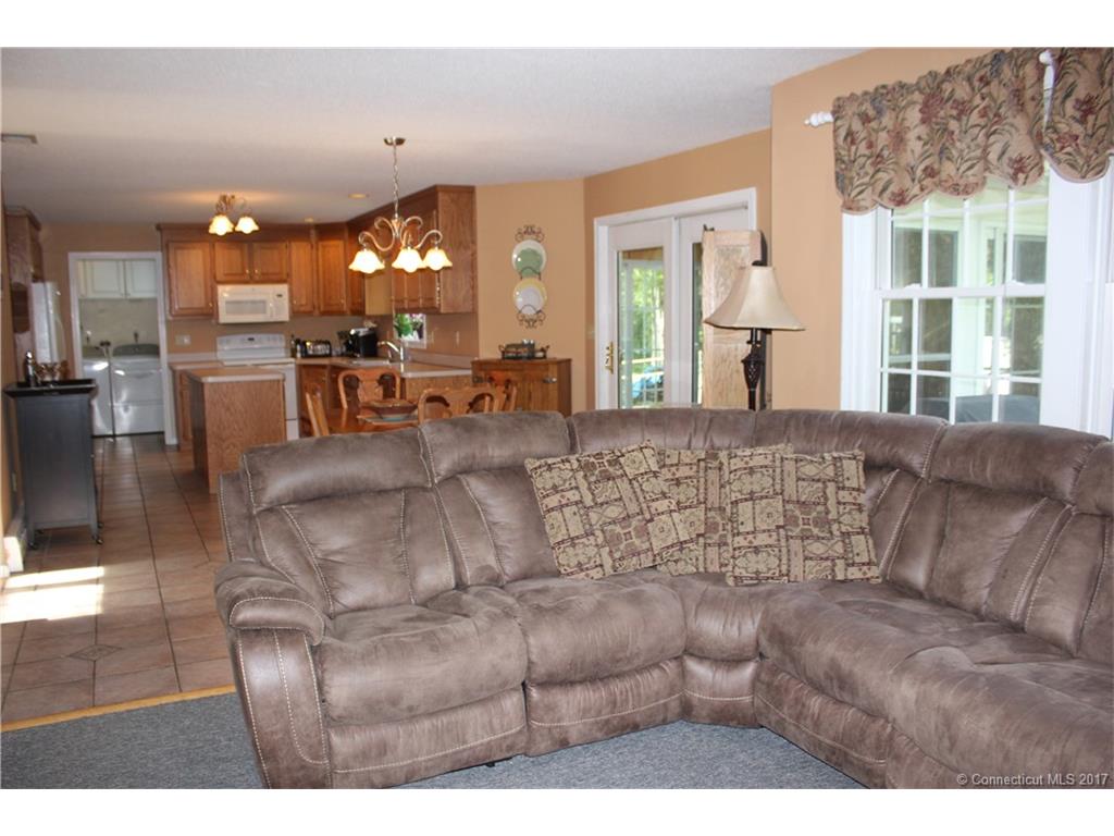 16 Winthrop Dr