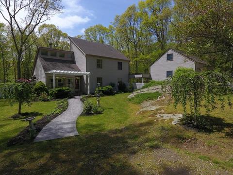 11 Riverside Dr