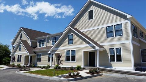 11 Riverside Dr
