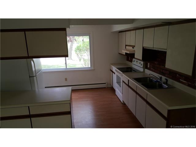 28 Blacksmith Dr, Ledyard CT 06339