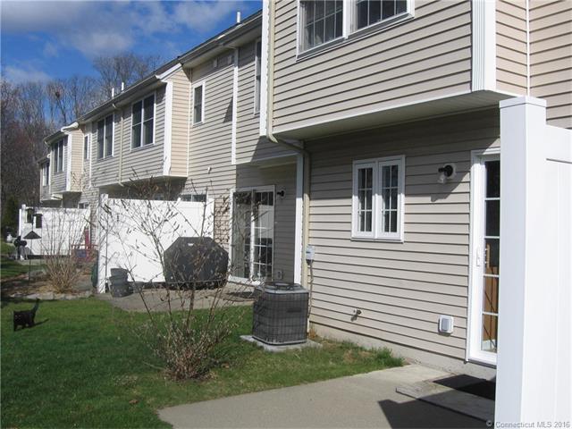 267 Bridge St #18