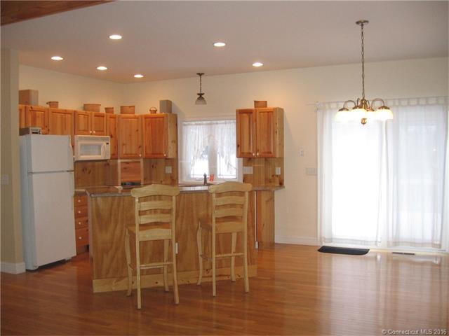 For Sale: 17 Spring Glen Rd #APT B Niantic, CT 06357