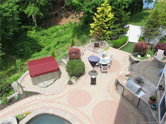 For Sale: 84 Hunters Rd Norwich, CT 06360