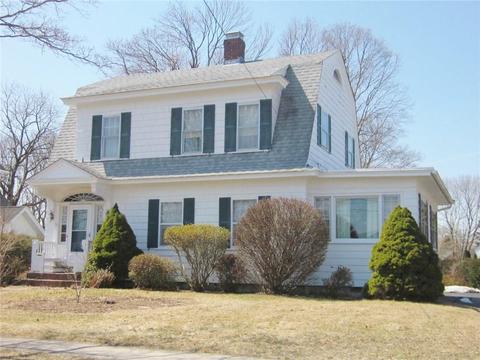 54 Waterside Ln