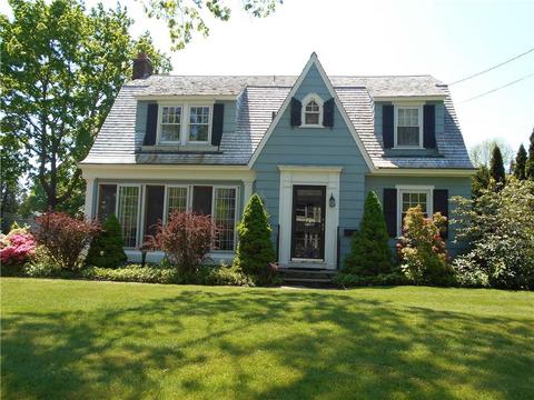 54 Waterside Ln