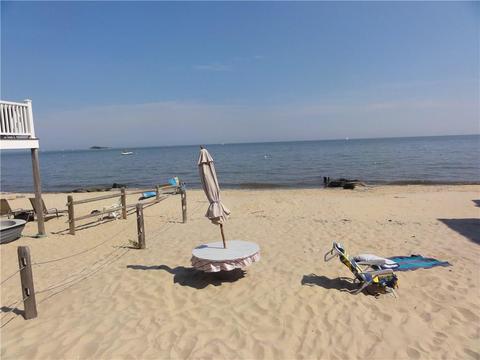 54 Waterside Ln