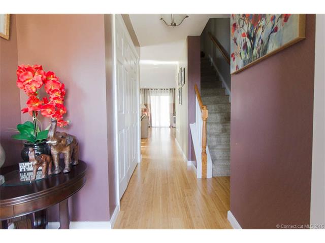 15 Hawthorn Ct #APT 57A, Cromwell CT 06416