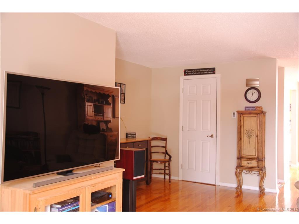 46 Tuttle Rd ## r