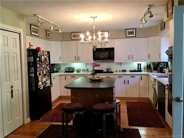 8 Cambridge Dr #8