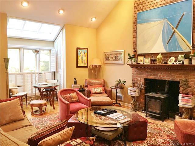 8 Cambridge Dr #8