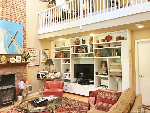 8 Cambridge Dr #8