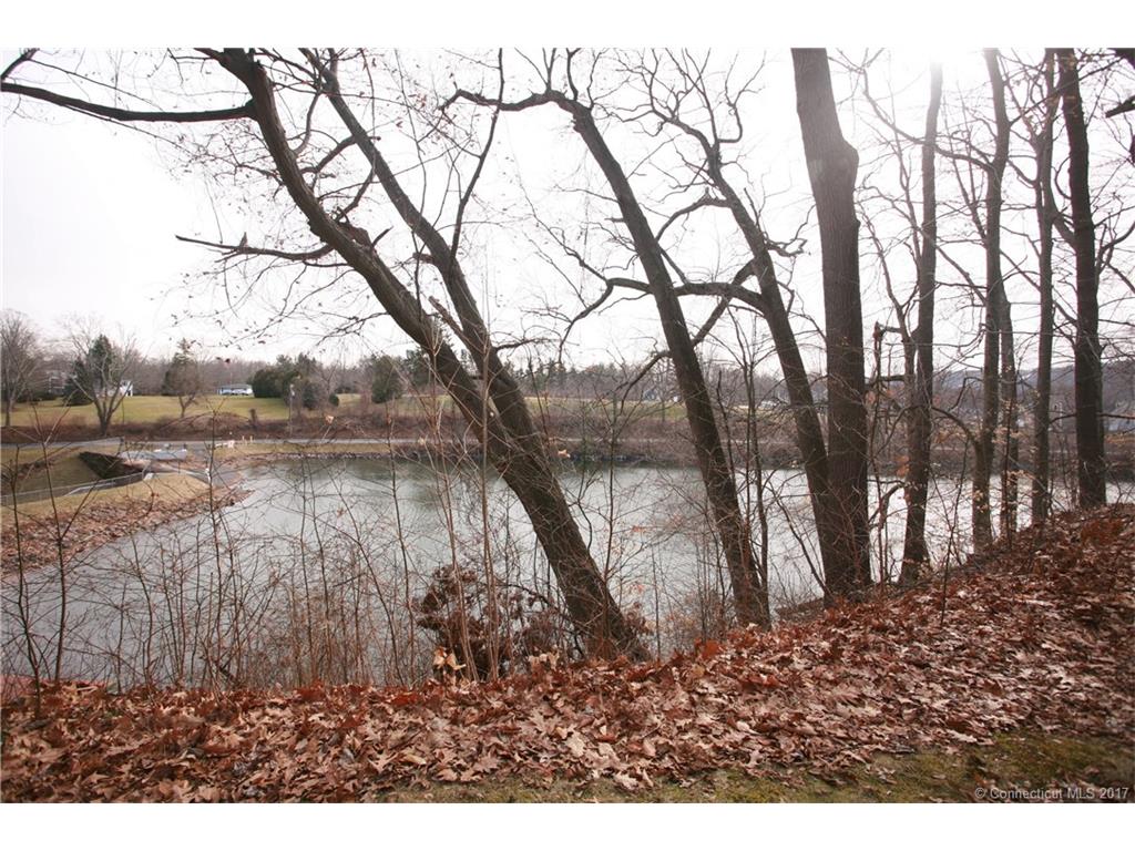 48 Circle Dr
