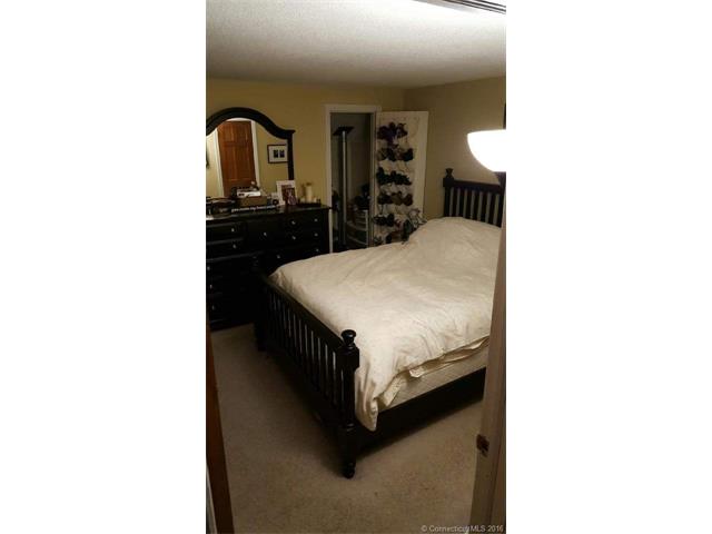 182 Rising Trail Dr #APT 182 Middletown, CT 06457