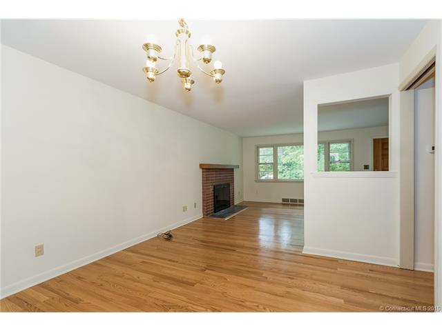 664 Elm St