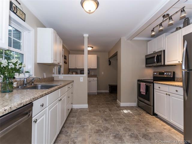27 Botsford Hill Rd