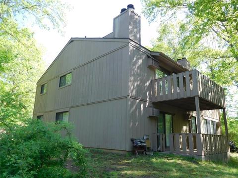 2555 Boston Post Rd