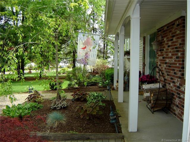 119 Walnut Ln, Northford CT 06472
