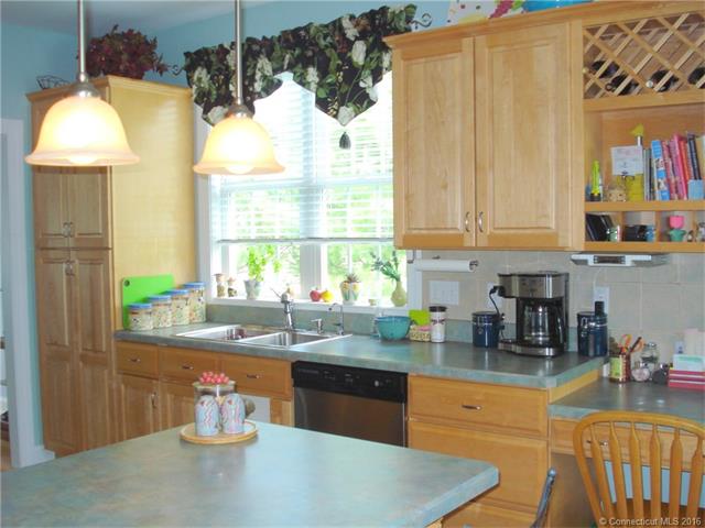 For Sale: 2 Whiting Ct #APT 2 Northford, CT 06472